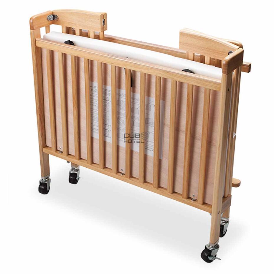 Hotel Crib Bed for baby in safe and foldable Beech wood